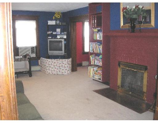 19 Nelson St, West Springfield, MA 01089 photo 2