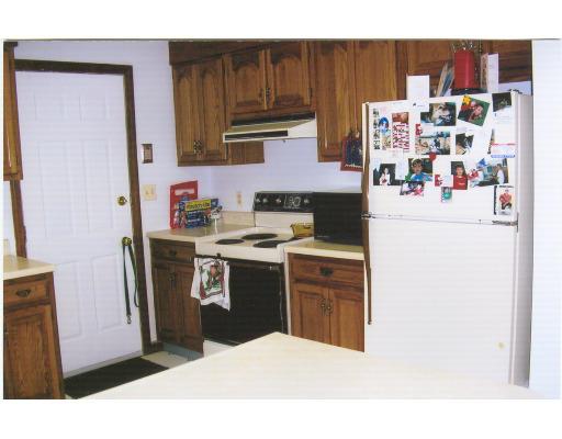 160 Endecott St, Springfield, MA 01118 photo 4
