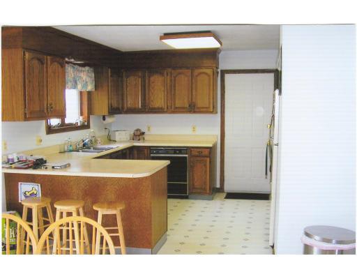 160 Endecott St, Springfield, MA 01118 photo 3