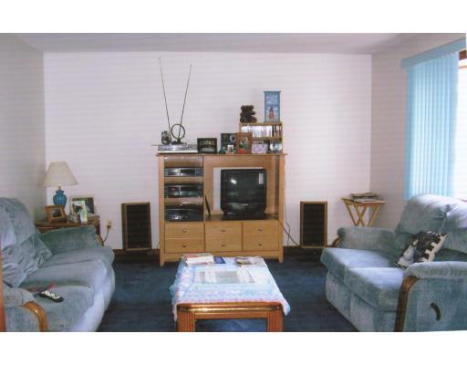 160 Endecott St, Springfield, MA 01118 photo 2