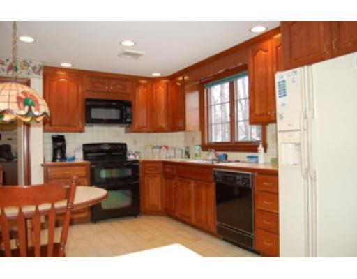 7 Shetland Rd, Danvers, MA 01923 photo 2