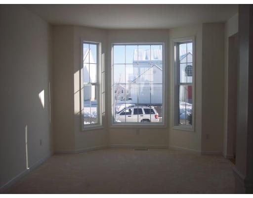 32 Jasmine Dr, Worcester, MA 01605 photo 5