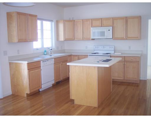 32 Jasmine Dr, Worcester, MA 01605 photo 2