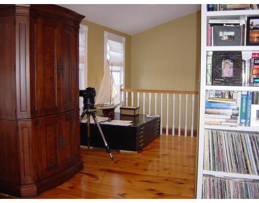 8 Beacon St, Marblehead, MA 01945 photo 9