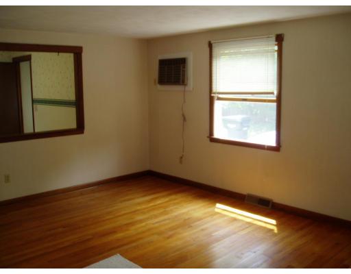 47 Zephyr Ln, Springfield, MA 01128 photo 6