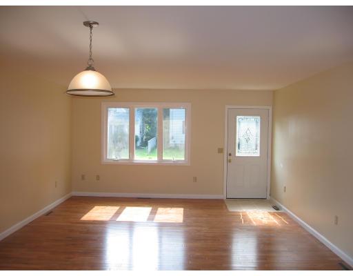 33 Wrentham Rd, Springfield, MA 01119 photo 3
