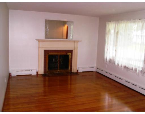 112 Stebbins St, Chicopee, MA 01020 photo 4
