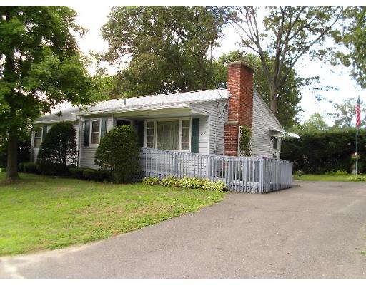 112 Stebbins St, Chicopee, MA 01020 photo 2
