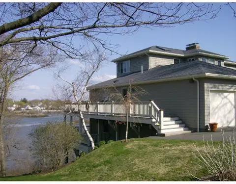 48 Pinecliff Dr, Marblehead, MA 01945 photo 1