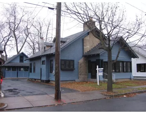 34 Hobson St, Springfield, MA 01109 photo 1
