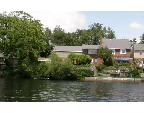 16 S Point Rd, Webster, MA 01570 photo 1