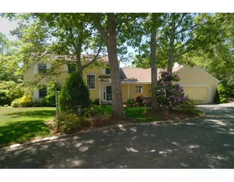 35 Hull Ln, Cotuit, MA 02635 photo 1