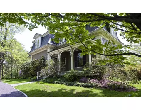 76 Walnut Pl, Brookline, MA 02445 photo 1