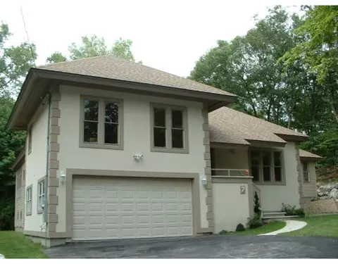 7 Hackensack Ter, Chestnut Hill, MA 02467 photo 1