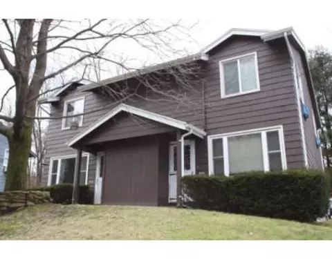 984-986 Grayson Dr, Springfield, MA 01119 photo 1