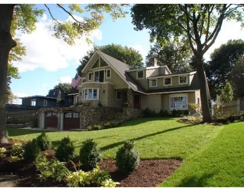 53 Phillips St, Marblehead, MA 01945 photo 1