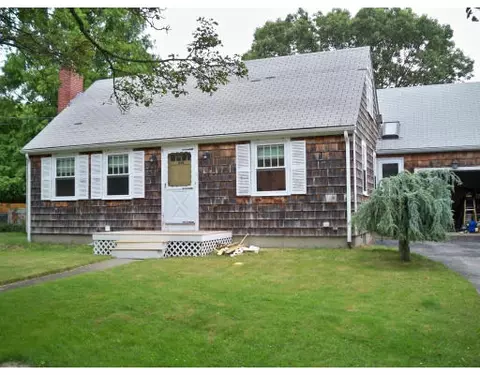926 Pearce St, Fall River, MA 02720 photo 1