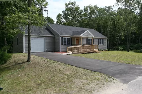 99 Mayflower Ln, Wareham, MA 02571 photo 1