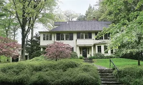 50 Spooner Rd, Chestnut Hill, MA 02467 photo 1