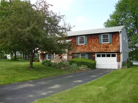 31 Wayne Ave, Dudley, MA 01571 photo 1