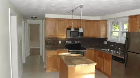 5 Taber St, Springfield, MA 01118 photo 1