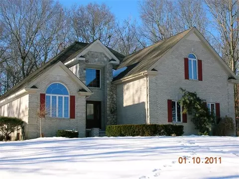 33 Flores Way, Fall River, MA 02721 photo 1