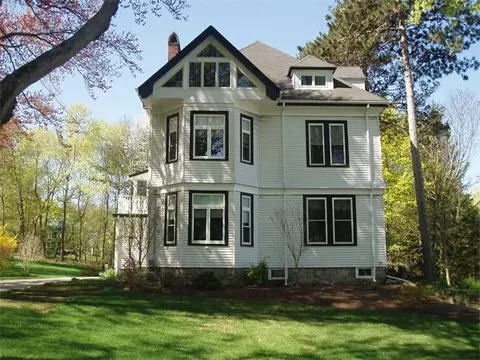 7 Longfellow Rd, Wellesley, MA 02481 photo 1