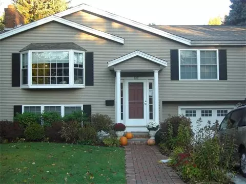 127 Damon Rd, Needham, MA 02494 photo 1