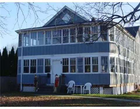 687 Prospect St, Chicopee, MA 01020 photo 1