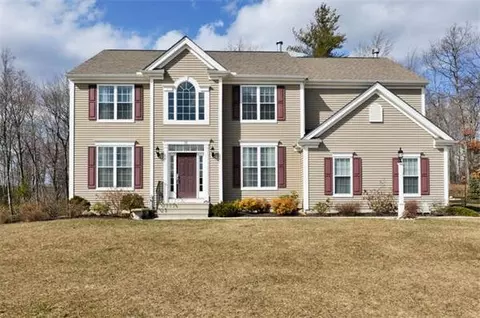 12 Howarth Dr, Upton, MA 01568 photo 1