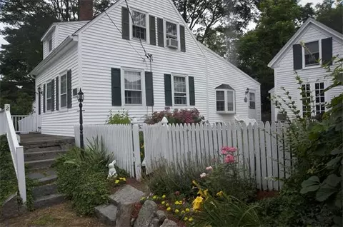 2 Arlington St, Gloucester, MA 01930 photo 1