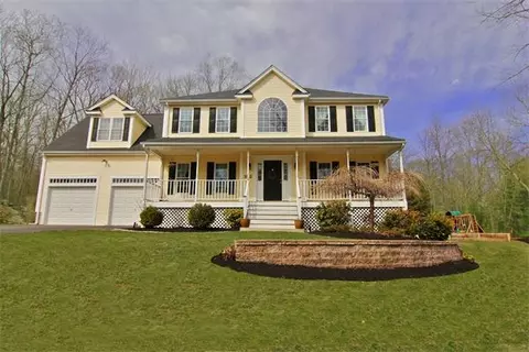 182 East St, Upton, MA 01568 photo 1