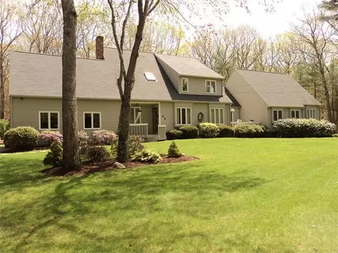 42 South St, Upton, MA 01568 photo 1