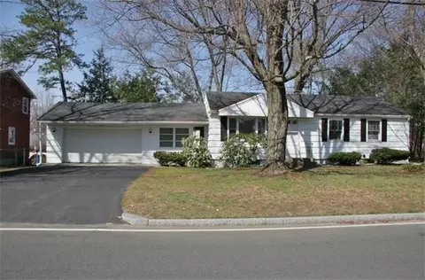 82 Slater Ave, Springfield, MA 01119 photo 1