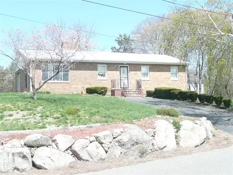8 Honeysuckle Rd, Gloucester, MA 01930 photo 1