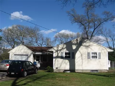 87 Carnarvon Cir, Springfield, MA 01109 photo 1
