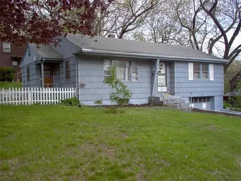 817 Roosevelt Ave, Springfield, MA 01109 photo 1