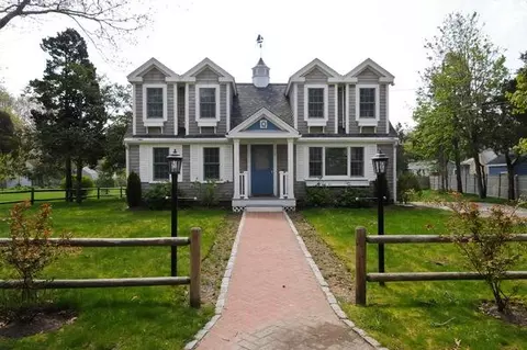 8 Robin Ln, Pocasset, MA 02559 photo 1