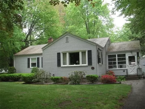 27 Greaney St, Springfield, MA 01104 photo 1