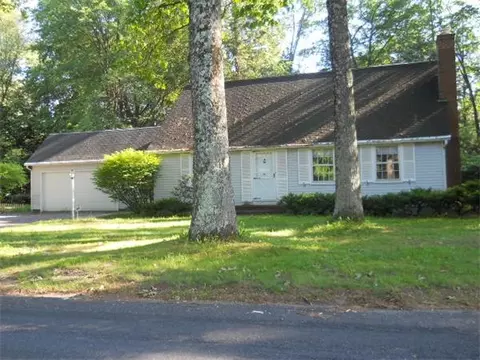 36 Oliver St, Easthampton, MA 01027 photo 1
