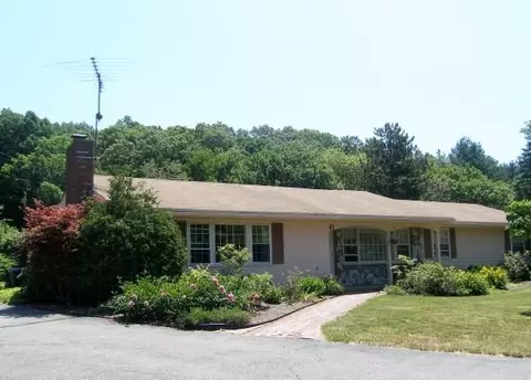 41 Juniper Ln, Framingham, MA 01701 photo 1