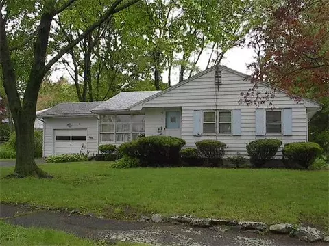 18 Shetland Rd, Danvers, MA 01923 photo 1