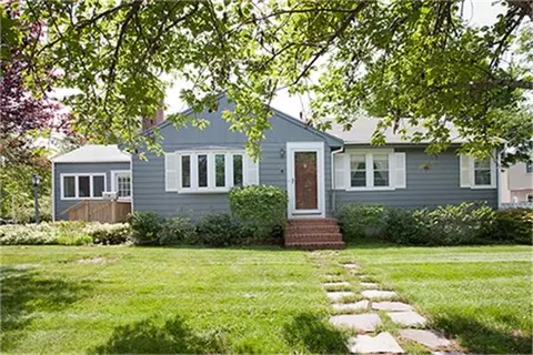 3 Colonial Rd, Beverly, MA 01915 photo 1