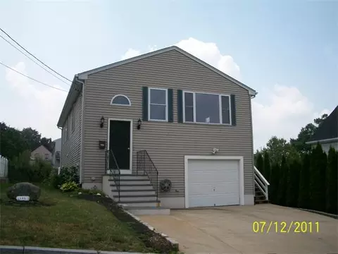 121 Bliss St, Fall River, MA 02720 photo 1