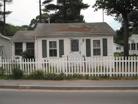 122 Swifts Beach Rd, Wareham, MA 02571 photo 1