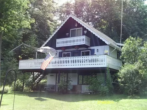 17 Beaver Rd, Ware, MA 01082 photo 1