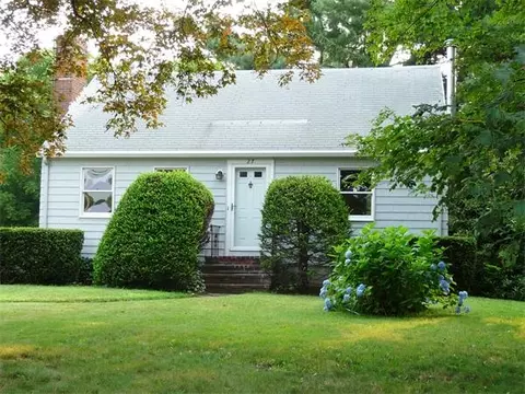 27 Pickering St, Danvers, MA 01923 photo 1