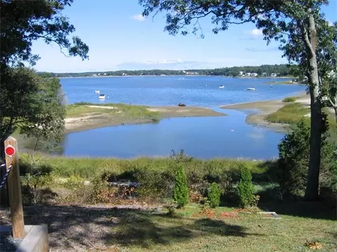 19 Choctaw Dr, Wareham, MA 02571 photo 1