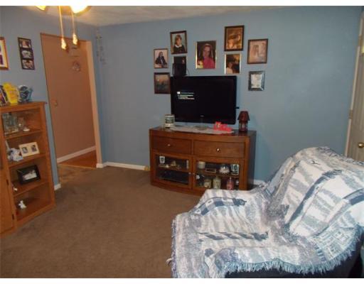 194 Peekskill Ave, Springfield, MA 01129 photo 14