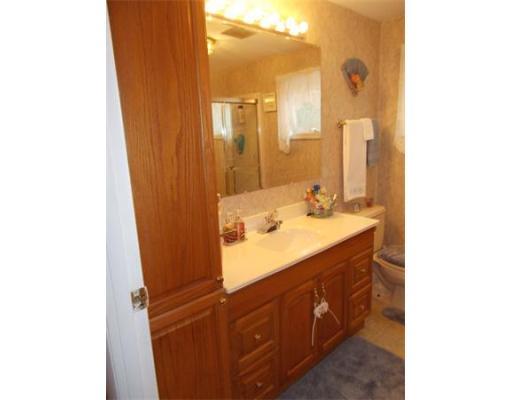194 Peekskill Ave, Springfield, MA 01129 photo 8